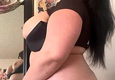 ओएमजी यह लातीना पॉग होममेड वीडियो में मल्टीपल टाइम्स स्क्वर्ट करती है! 💦