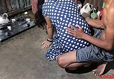 गांव की लड़की का बेस्ट डॉगीस्टाइल धमाका, बहुत हॉट!! 🔥