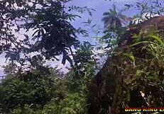 सेक्स की लत वाली बीवी गांव के नाले पर जोरदार चुदाई