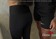 sara ninfetinha delícia performs oral sex