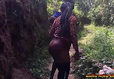 सेक्स की लत वाली बीवी गांव के नाले पर जोरदार चुदाई