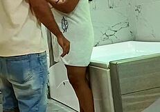 sexo en el jacuzzi con el recepcionista cachondo del motel