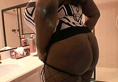 Ghetto babe milf fucks good in rough homemade quickie with big ass.