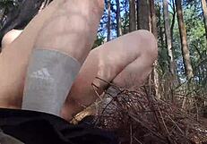 वाह! मेरी कोमल सौतेली बहन रंडी जंगल में हिलाती है