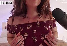 Hermanastra pide follar tras masturbar en sofa