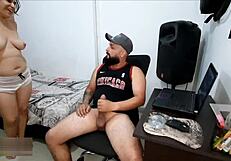 मेरी मदर-इन-लॉ इतनी हॉर्नी थी कि उसने मुझे बांग करने के लिए बेग किया, स्पैनिश पॉर्न में बेली पर कम एंडिंग के साथ