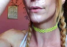 मैं वैनसा हेस्टिंग्स को थूक से गंदा होते हुए डिल्डो पर देखना पसंद करता हूं।