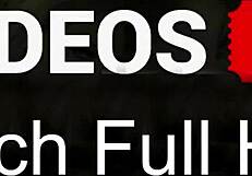 पतली टीन ने शॉपिंग मॉल में पब्लिक पेशाब के साथ गीले जींस फ्लैश किए