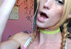 मैं वैनसा हेस्टिंग्स को थूक से गंदा होते हुए डिल्डो पर देखना पसंद करता हूं।