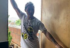 अरे, साला जब हसबैंड काम पर है, मुझे ड्रिल करता है, मैं सब निगलती हूँ!