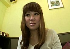 हॉर्नी जापानी बेब टपकती चूत में क्रीमपाई ले रही