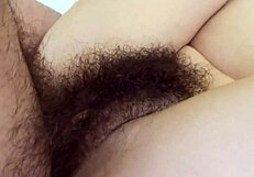 हॉर्नी जापानी बेब टपकती चूत में क्रीमपाई ले रही