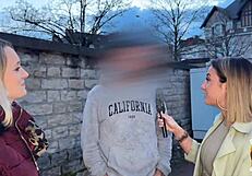 Kelly et Pam Share Cock with Big French Tits