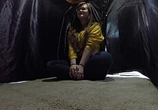 गीगी ब्रिज को ट्रक स्टॉप पर उसके वैन में स्ट्रेंजर ने चोदा! वाइल्ड चीज! 🚗💦