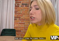 वीआईपी4के - दो रूसी लड़कियां एक लड़के के साथ जबरदस्त रिमिंग सेशन में