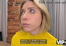 वीआईपी4के - दो रूसी लड़कियां एक लड़के के साथ जबरदस्त रिमिंग सेशन में