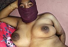 अरे बेब, क्या तू मुझे इस क्यूट इंडियन वाइफ जैसी स्लिक ऑयल मसाज देगी?