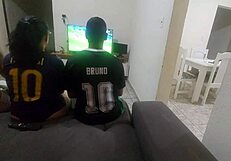 Apostou A Mulher Com O Amigo E Perdeu E Ela Teve Que Fazer Sexo Com O Amigo