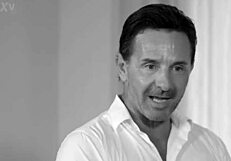 स्लट्टी स्टूडेंट कैंडी लिशियस हेडमास्टर के ऑफिस में डबल पेनेट्रेशन पाउंडिंग लेती है क्विकी के लिए