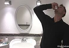 बंधी ब्लोंड चूत को अनोखी चुदाई दी