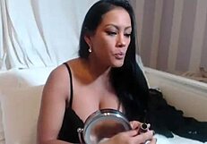 maxine x oils her big boobs and vibes in solo clip