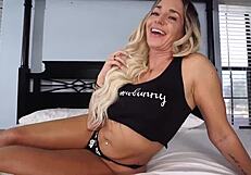 अरे, सिमोन स्टील और ली केनेडी के साथ स्टेप-सिस्टर की एक्सट्रीम स्लट ट्रेनिंग देखना है?