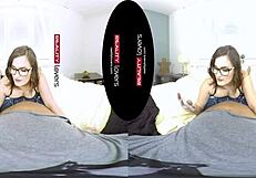 अरे, ये टैटू वाली जर्मन चब्बी को चश्मे के साथ चेक करो!