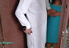 घर मालिक किरायेदार को हार्डकोर चुदाई में लुभाता है जंगली चूत चाटकर