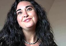 Toda una señora outside, total guarra in bed with wild 3some action.