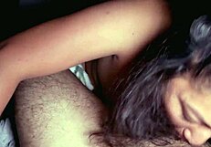 Mi hermanastra dafri me chupa el pene y me escupe semen en la cara