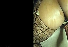 क्या ये मोटी PAWG अपनी बड़ी गांड दिखाना और कम से गांड चुदवाना पसंद करती है?