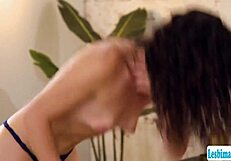 hey, got a sec? this curly hair masseuse totally satisfies her customer