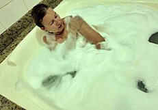 Damn, pounding a 58-year-old lady hard in foamy hot tub!