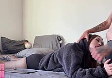 क्यूट सौतेली बहन को बड़ा लंड पसंद है?