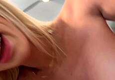 बड़ी चूचियों वाली बार्बी ने टेडी टारंटिनो के साथ पहली पोर्न में डॉगी चुदाई की