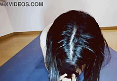 Mi esposo paga una entrenadora personal que me la pone a sudar