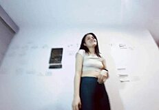 Mi esposo paga una entrenadora personal que me la pone a sudar