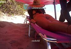 काला लड़का शादीशुदा को बीच पर मसाज चुदाई देता है