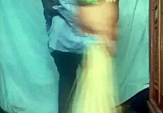 बोल्ड इंडियन देसी गर्लफ्रेंड विलेज होम में फकिंग करती है ब्लोजॉब और हाउसवाइफ ब्यूटी के साथ