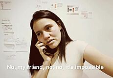 Mi esposo paga una entrenadora personal que me la pone a sudar