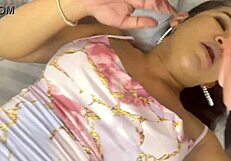 थाई लेडीबॉय फरांग टूरिस्ट से हार्ड थ्रोट फक हो रही है