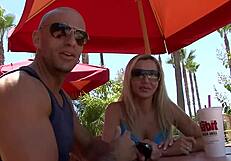 केली वेल्स एनल डिक एन्जॉय करती है।