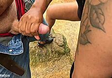 डैम, ऐन की वेट बीच ऑर्गी में सरप्राइज कमशॉट!