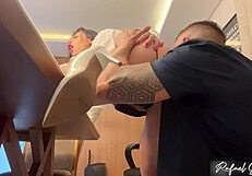 secretária gostosa seduziu chefe casado e fodeu com ele na mesa do escritório