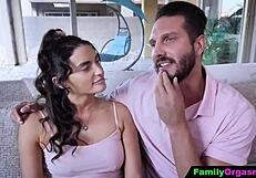 ये मिस्चीवियस टीन 18+ स्टेपडैड्स द्वारा कैच और रिप्रेंडेड हुईं। फैमिलीऑर्गेज्म बेयरबैक डॉगीस्टाइल पाउंडिंग के साथ अनफोल्ड होता है!