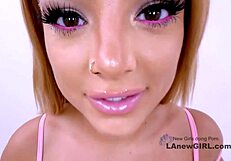 बस्टी ब्लॉन्ड बेब चूसती है और हार्ड पसी पाउंडेड होती है!