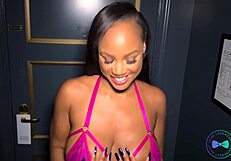 बस्टी एबोनी मिल्फ रंडी पति को ठुकाकर मॉन्स्टर लंड चढ़ती है