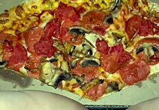 I masturbate on pizza, squirting for my arab fetish desires.