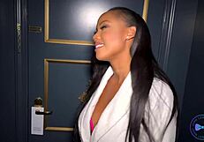 बस्टी एबोनी मिल्फ रंडी पति को ठुकाकर मॉन्स्टर लंड चढ़ती है