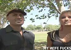 अरे, देखो तुम्हारी बीवी को बड़ा लंड वाला पुरुष pornstar ने pound किया!